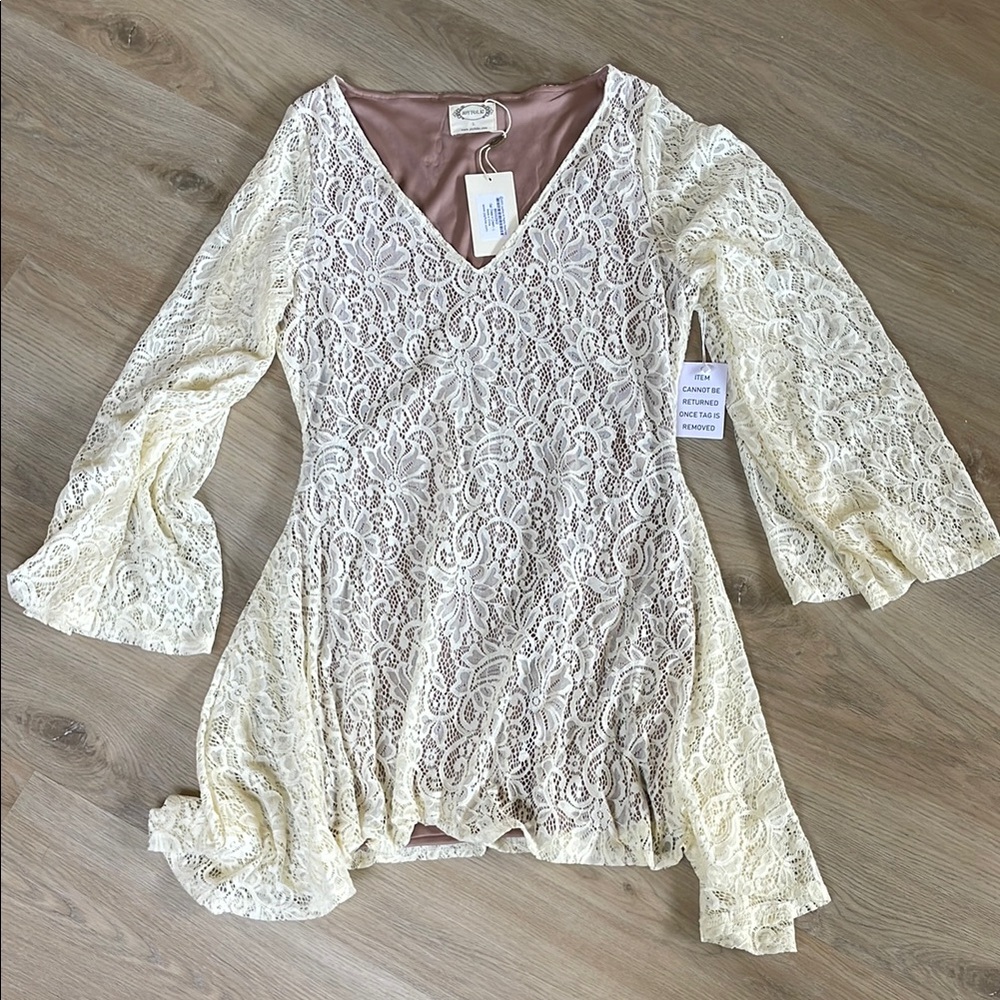 Joyfolie Cream Lace V-Neck Dress Size Medium